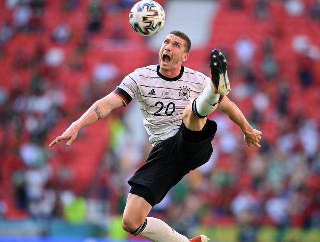 爱博体育-维拉尔团队向球员颁奖，感谢其在比赛中的出色表现的简单介绍