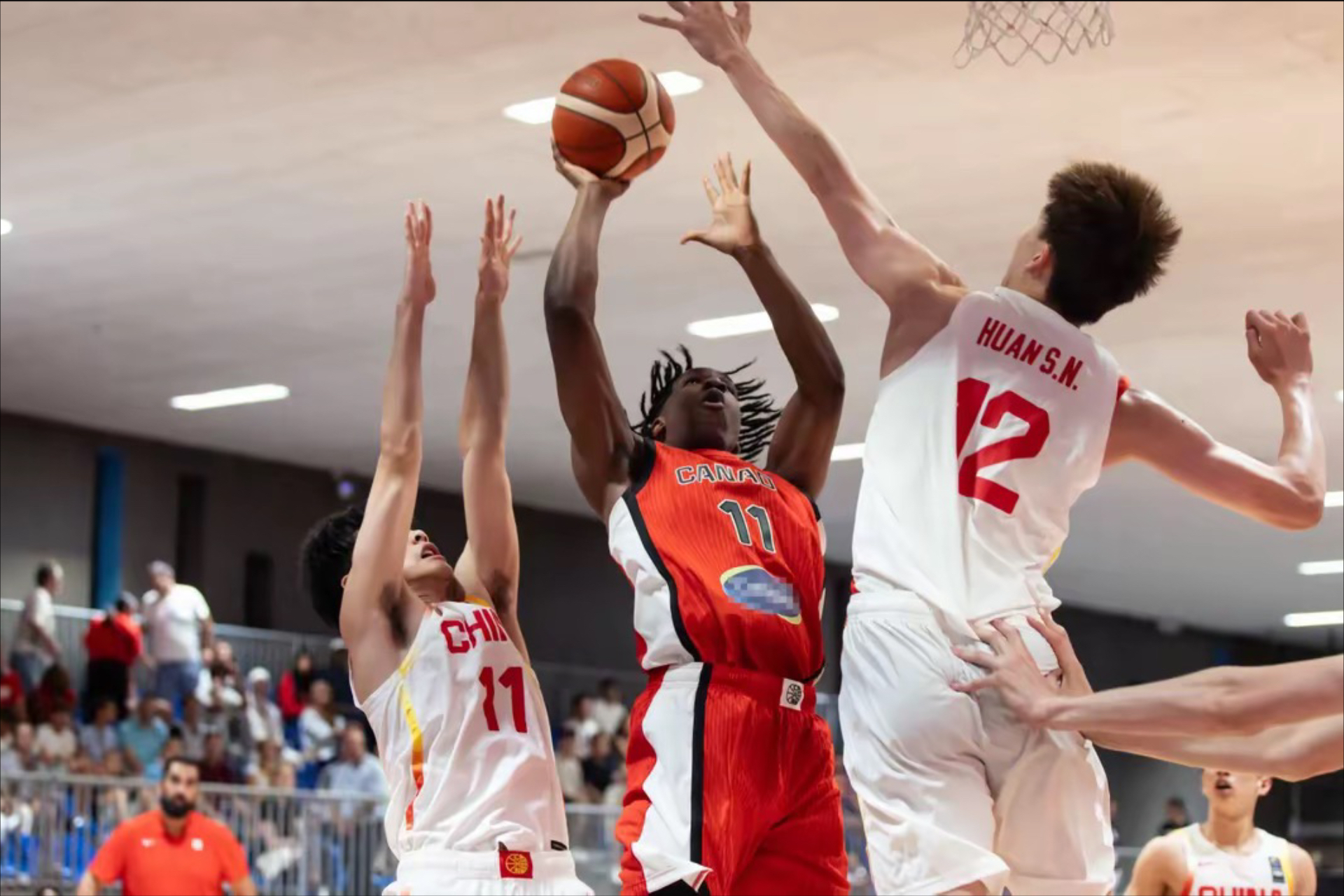 加拿大篮球队在南美比赛中一路逆袭(加拿大篮球队在南美比赛中一路逆袭视频)